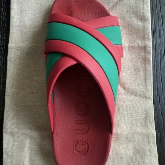 Gucci Women's Slides with Web Detail & Pink Sole – Chic & Comfortable - Picture 5 of 11